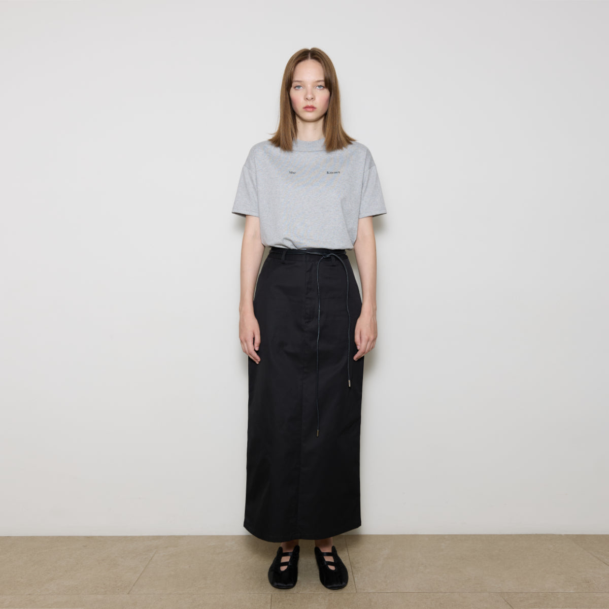 SHE KNOWS - Oversized Logo T-Shirt