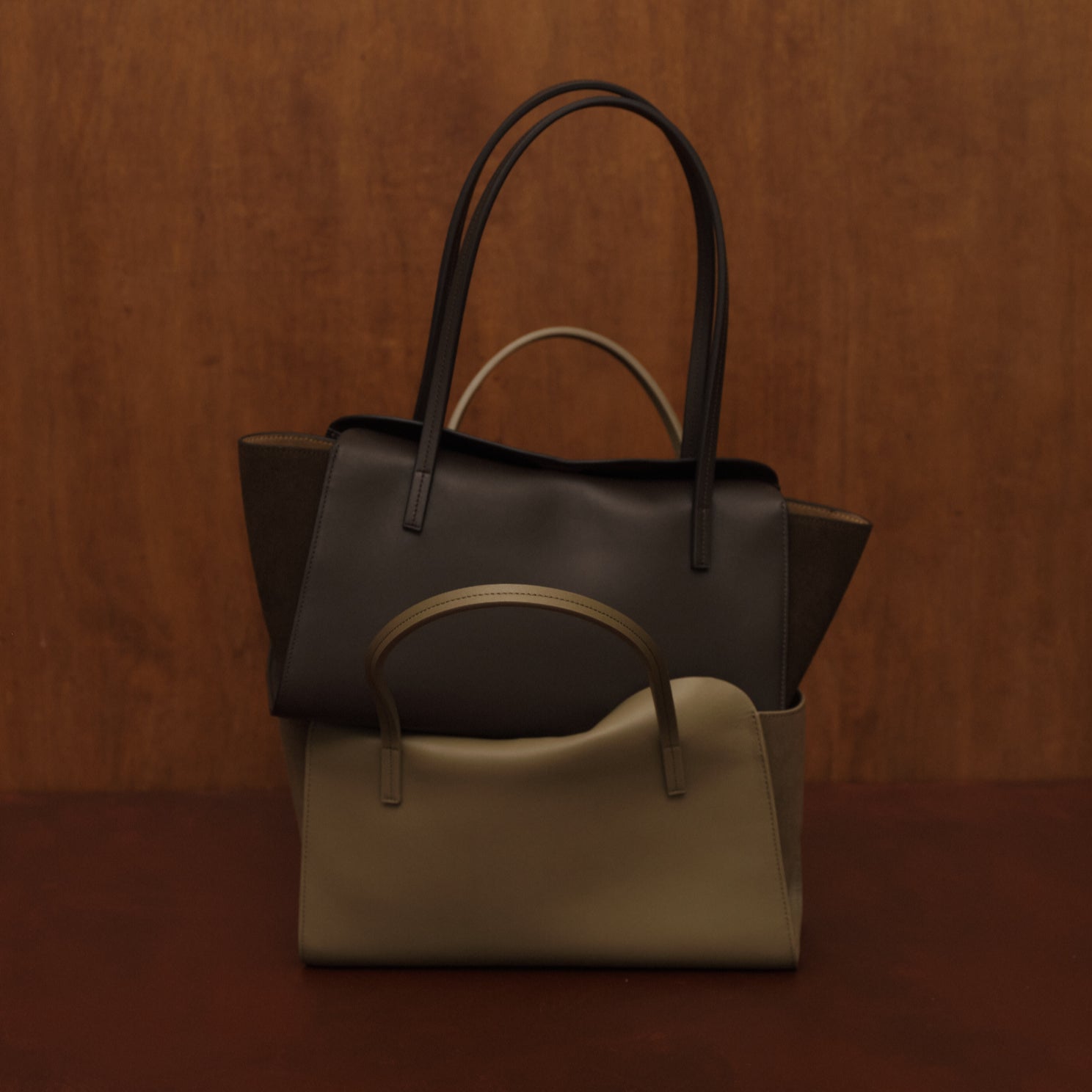 She Knows - Jane City Bag