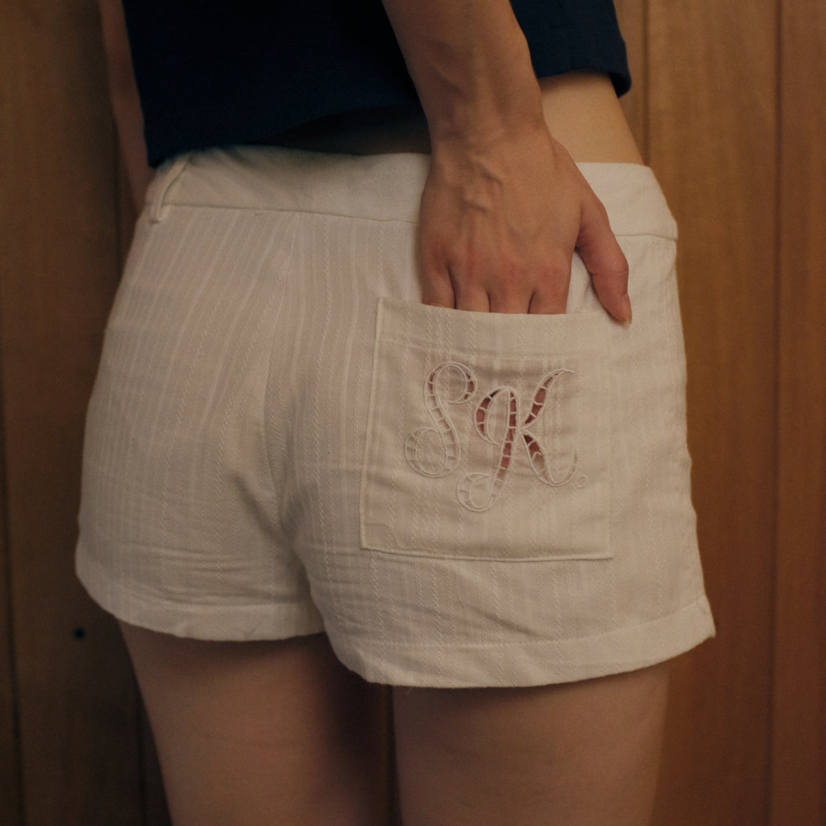 She Knows - Pauline Shorts