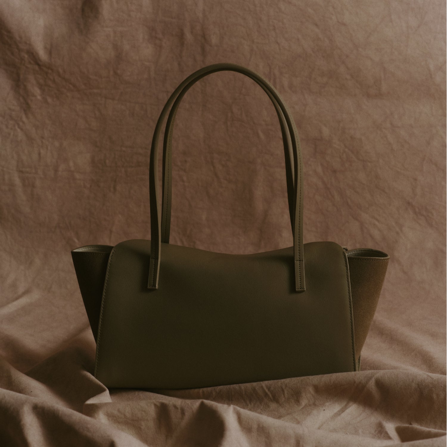 She Knows - Jane City Bag