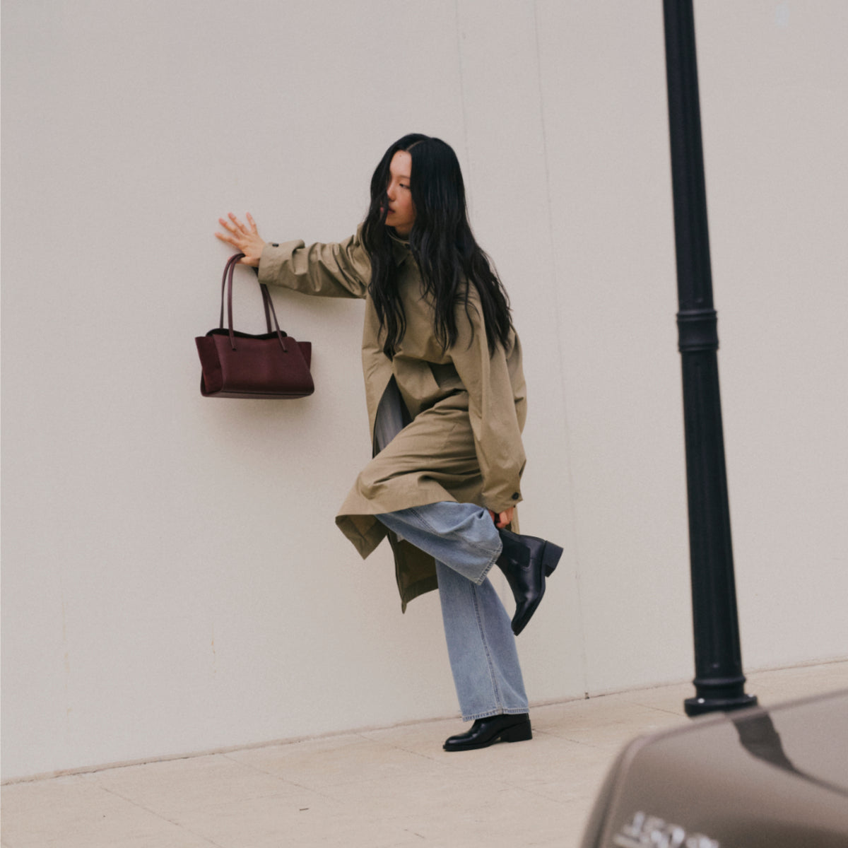 She Knows - Jane City Bag