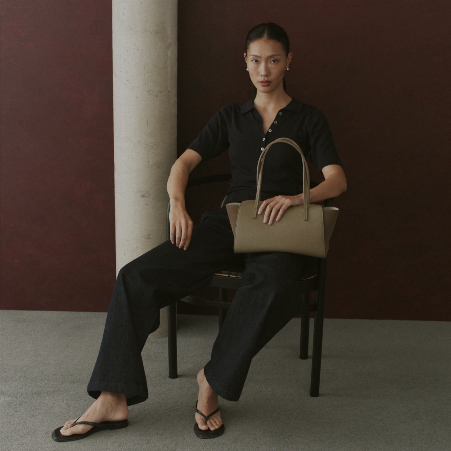 She Knows - Jane City Bag