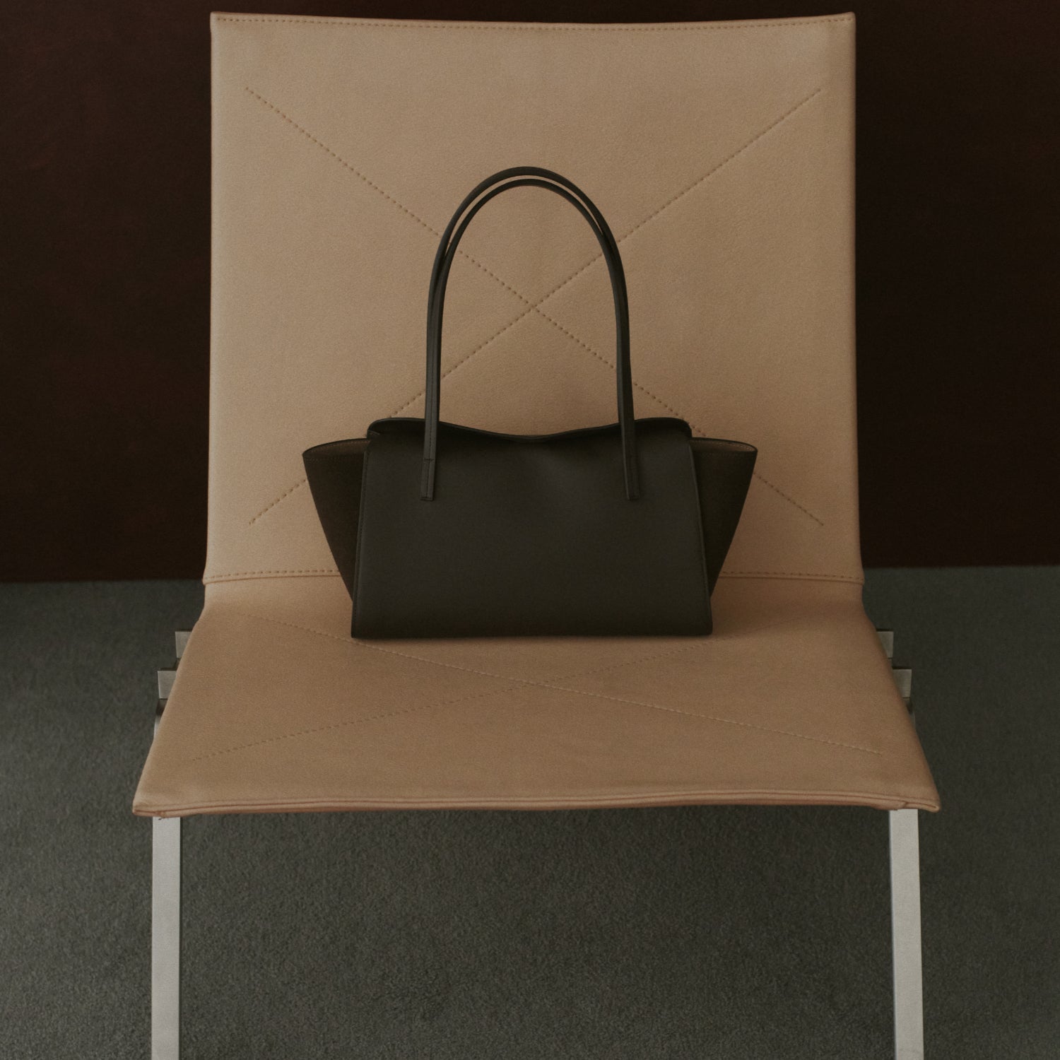 She Knows - Jane City Bag