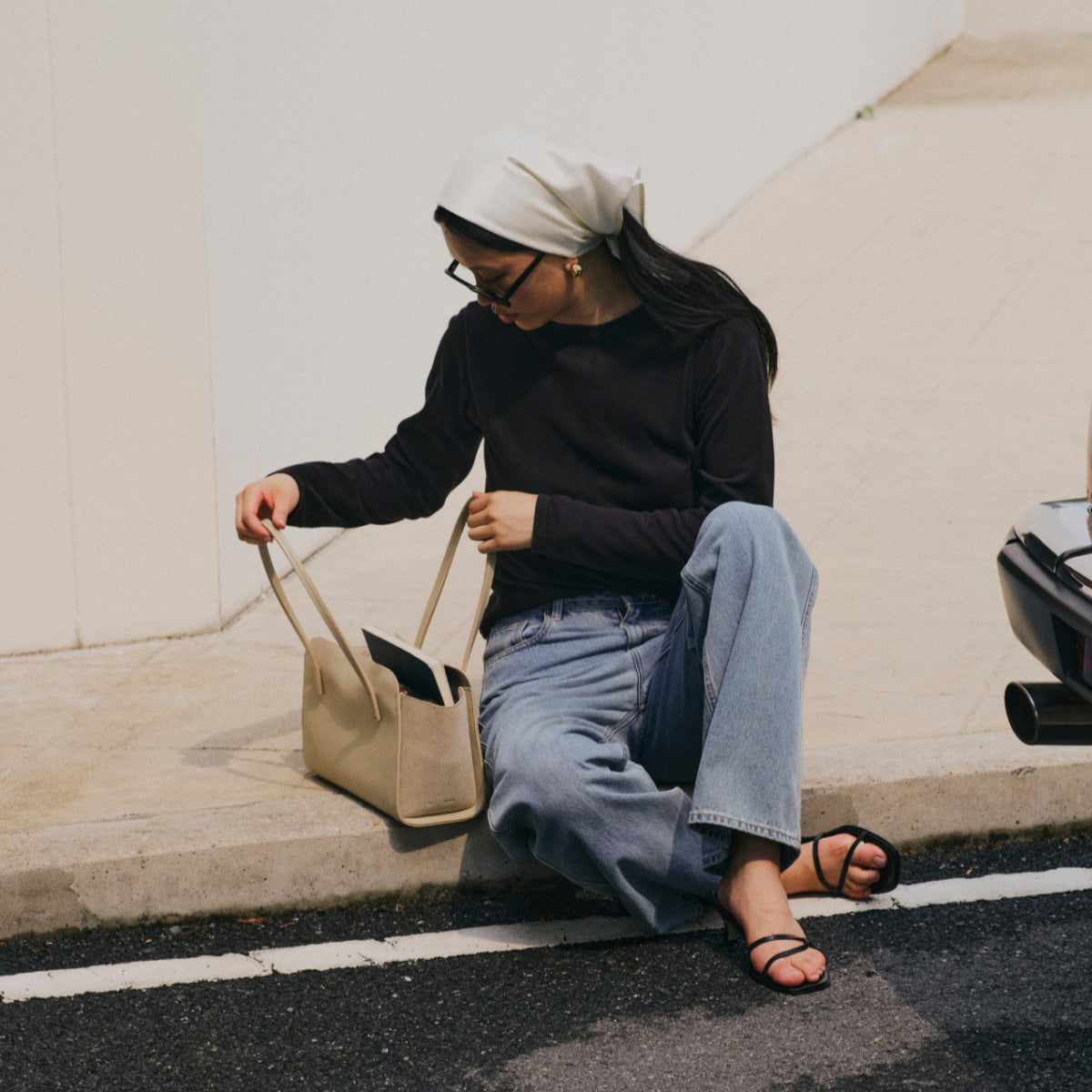 She Knows - Jane City Bag