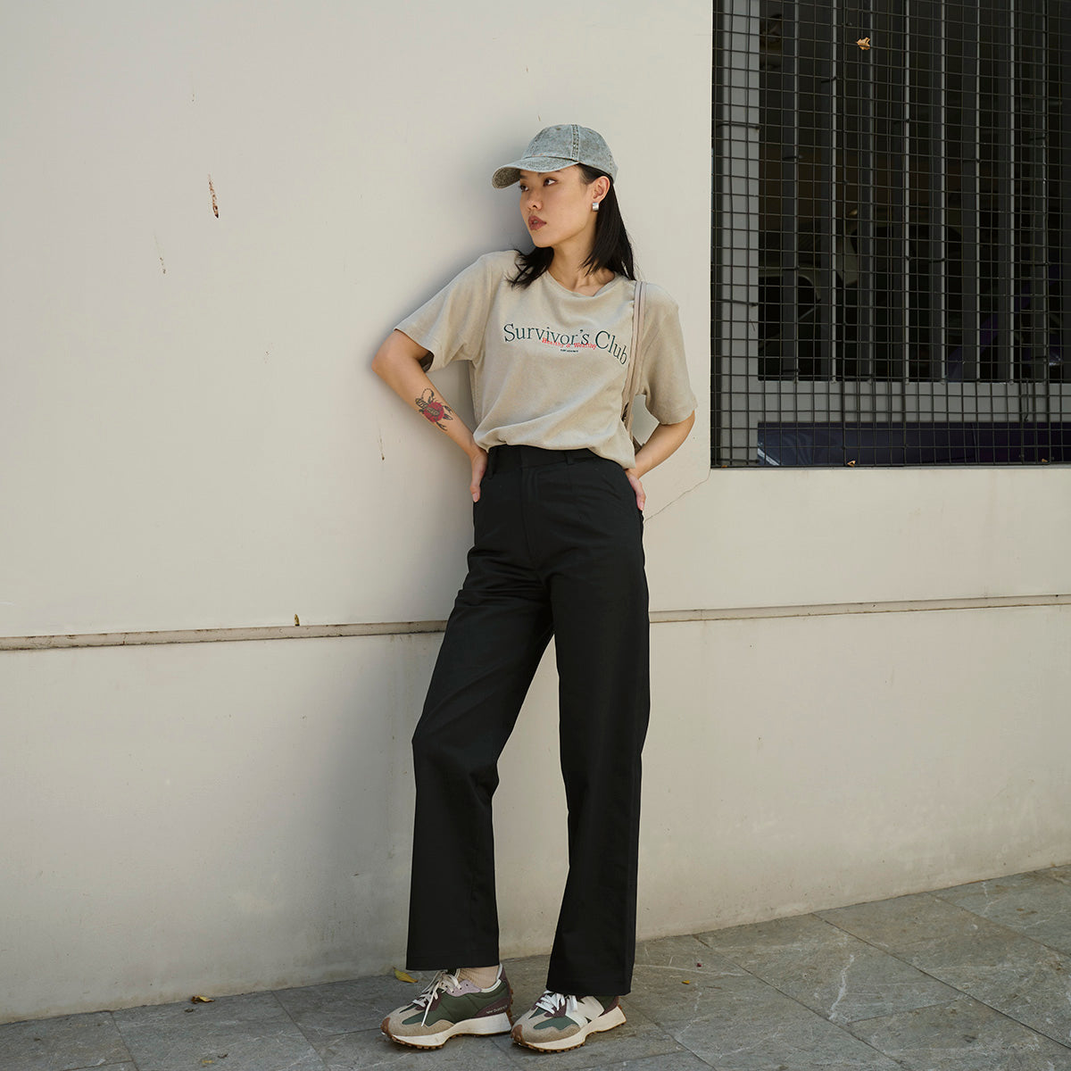 SHE KNOWS - Survivor's Club Oversized T-Shirt