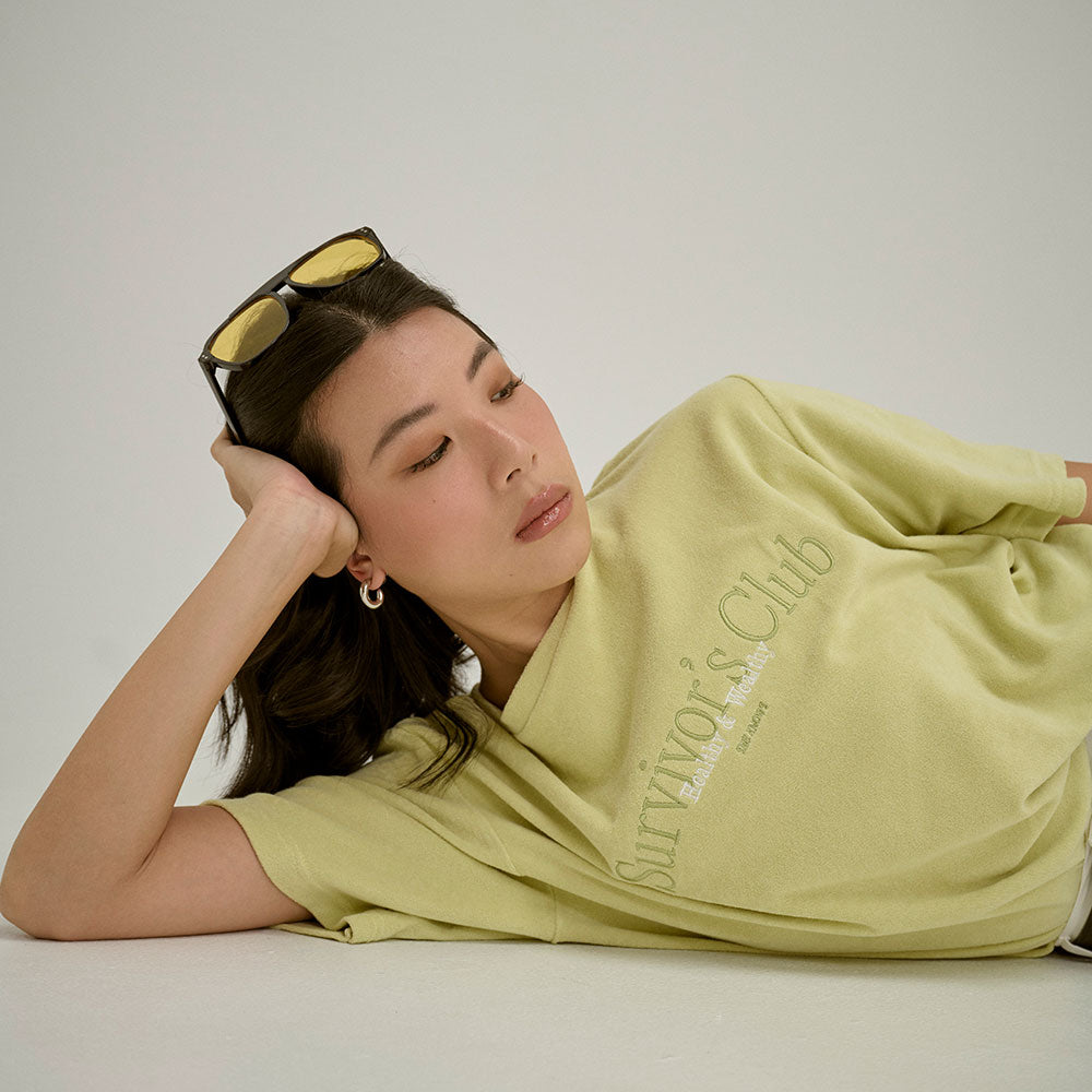 SHE KNOWS - Survivor's Club Oversized T-Shirt