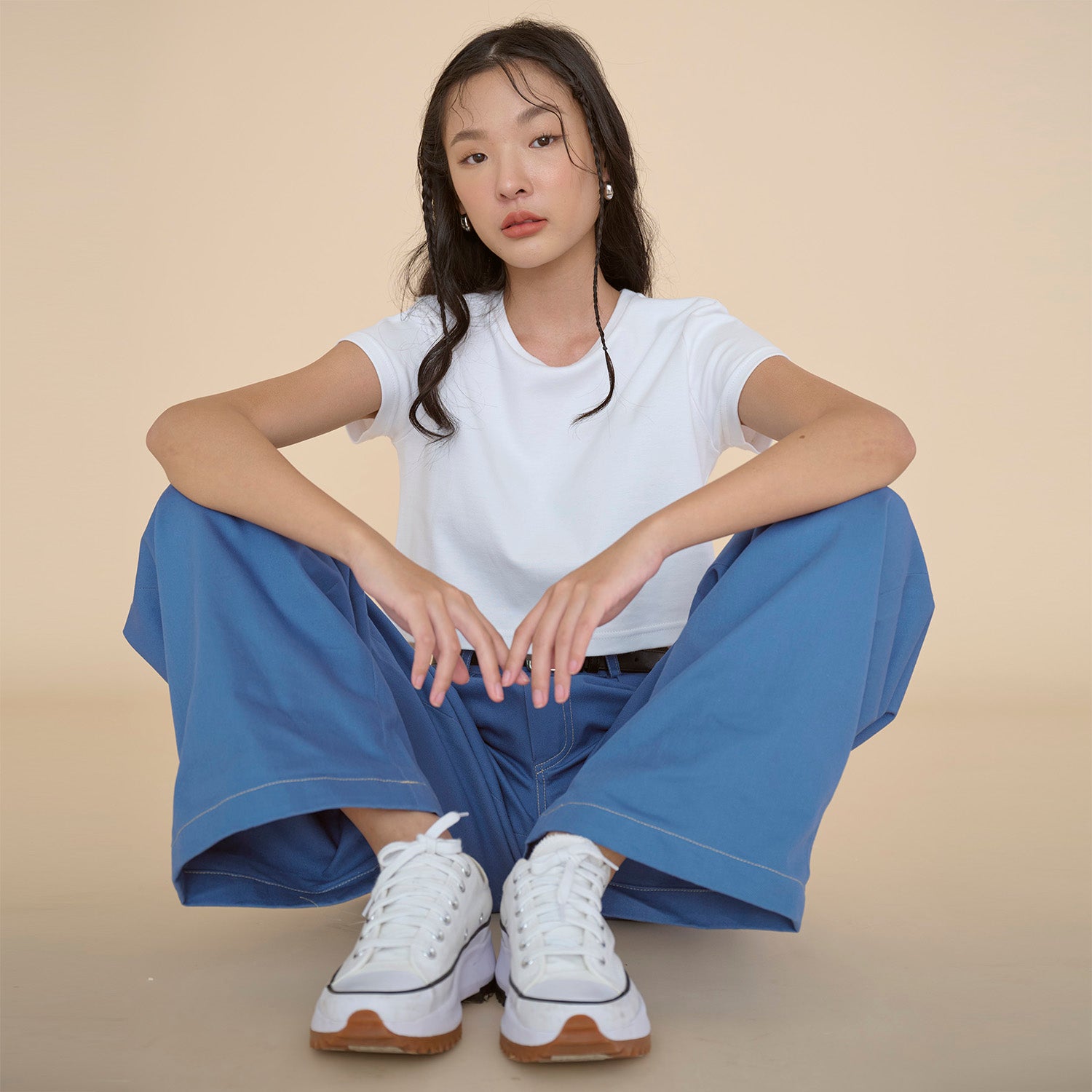 SHE KNOWS - Crop Crew Neck T-shirt