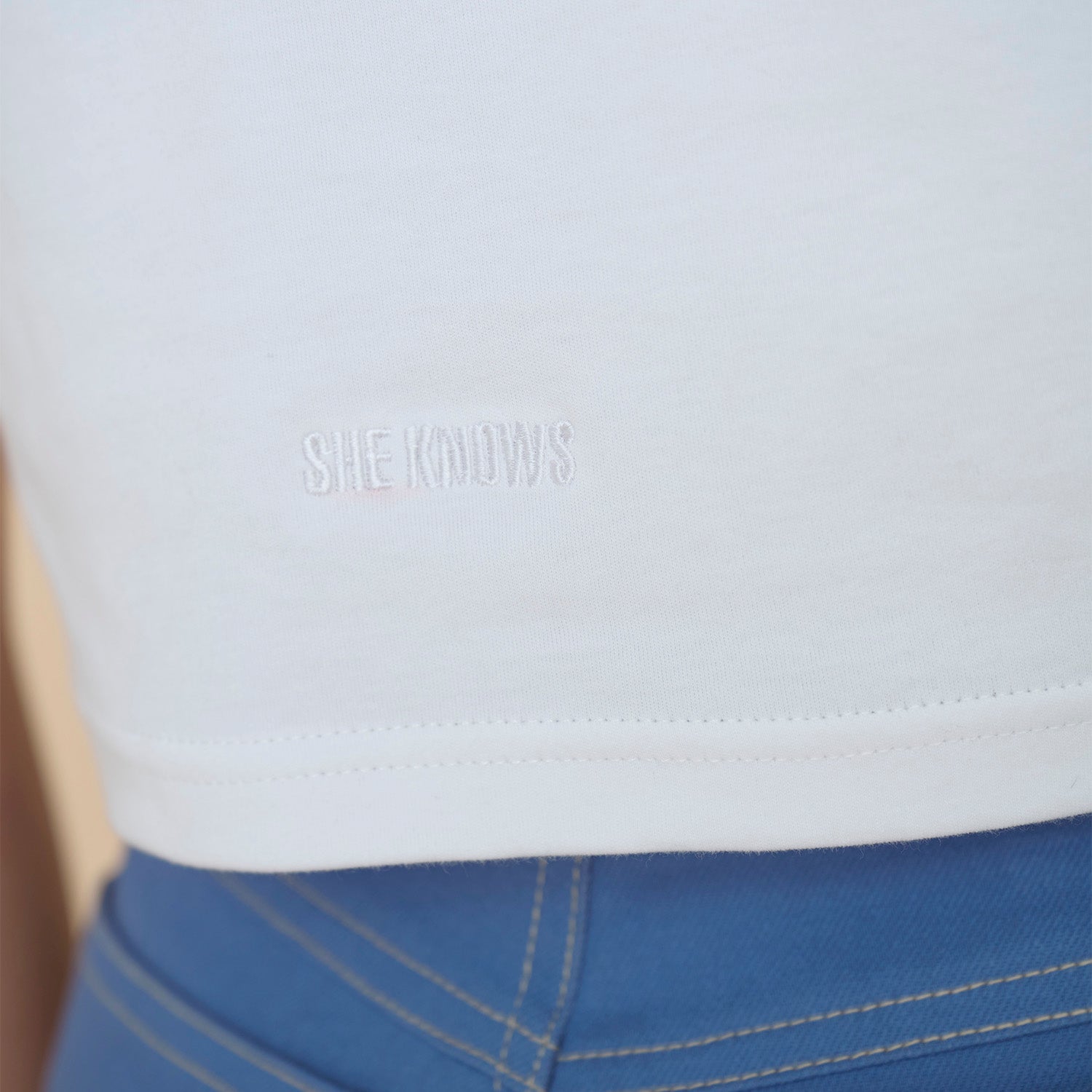 SHE KNOWS - Crop Crew Neck T-shirt