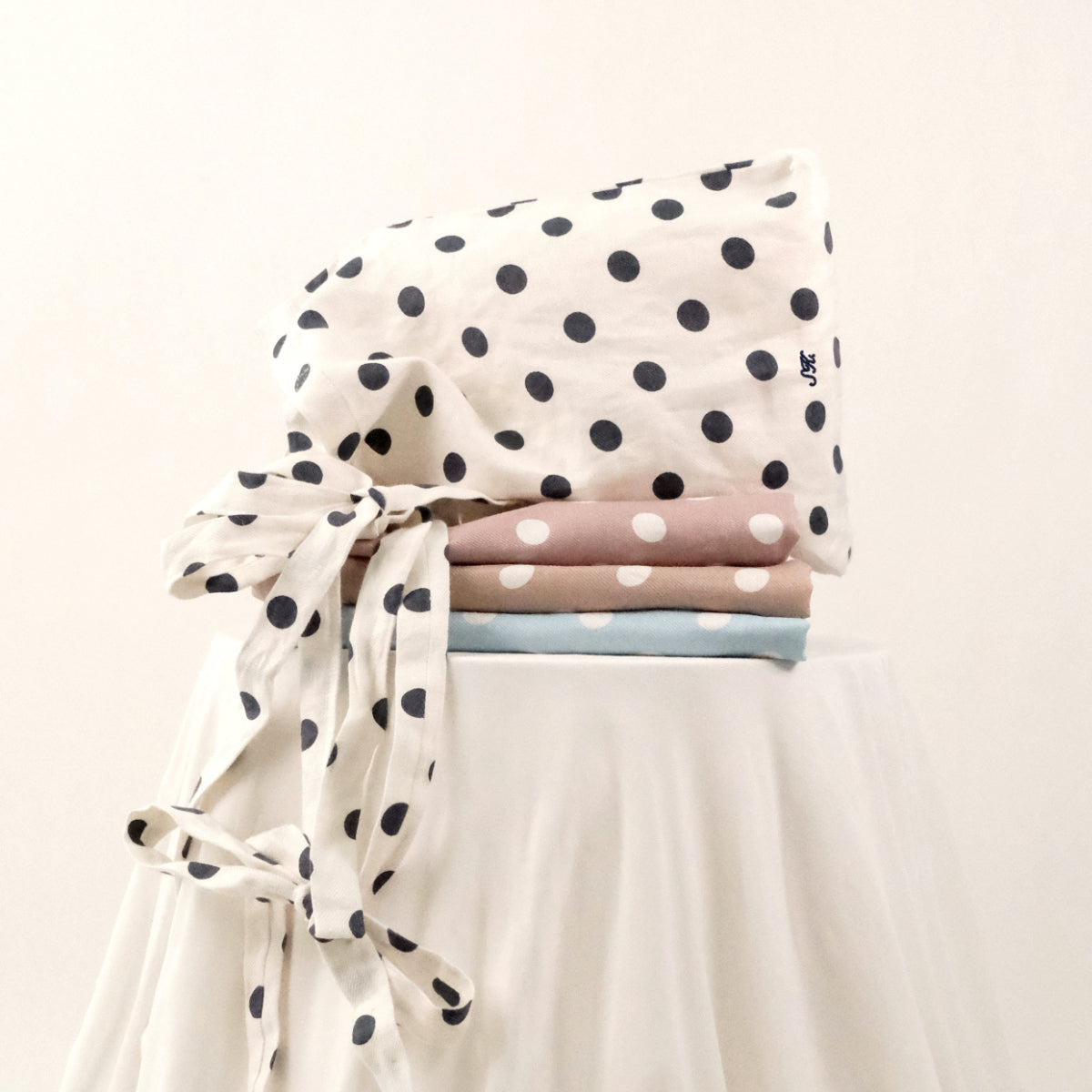 SHE KNOWS - Petite Pompon Bag