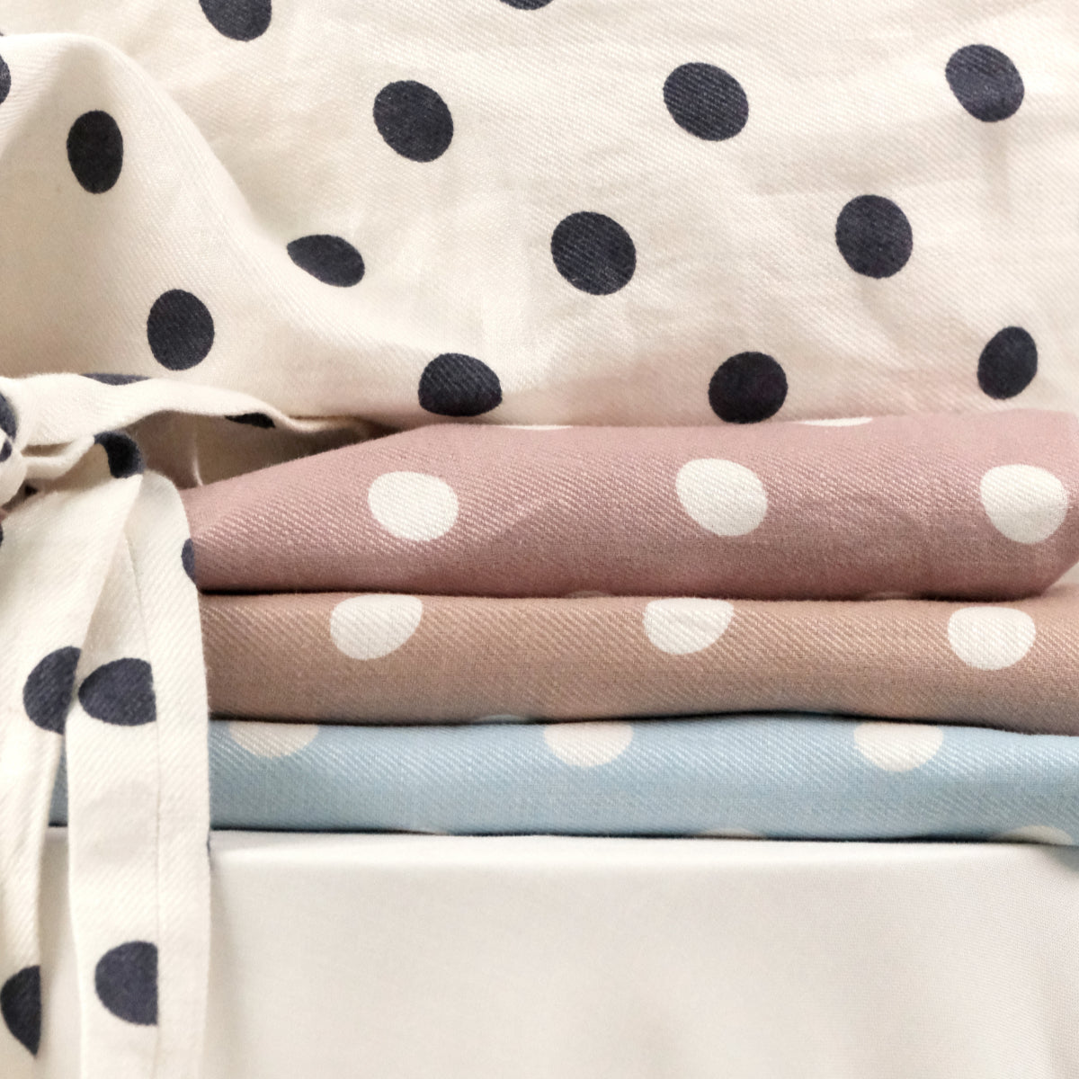 SHE KNOWS - Petite Pompon Bag