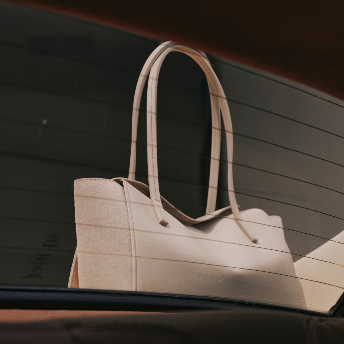 She Knows - Jane City Bag