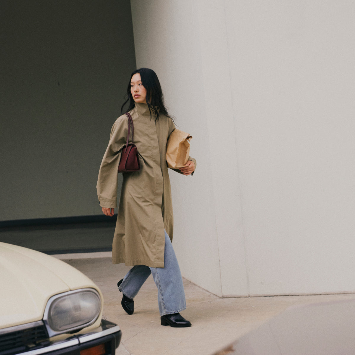 She Knows - Jane City Bag