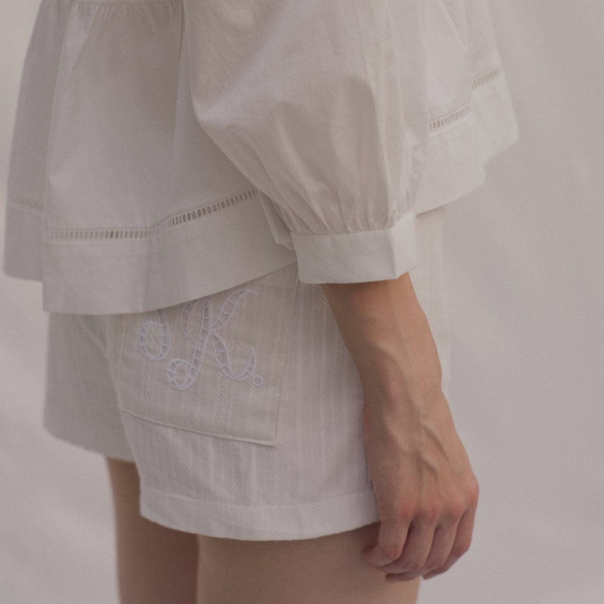 She Knows - Pauline Shorts