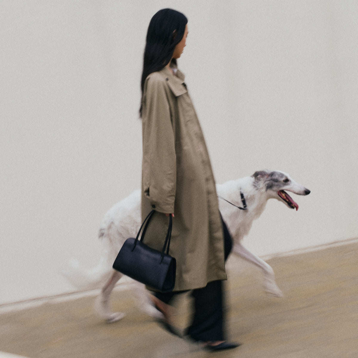 She Knows - Jane City Bag