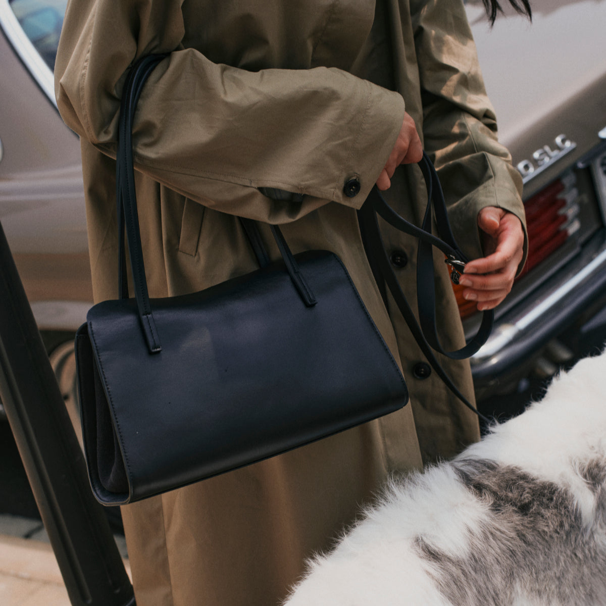 She Knows - Jane City Bag