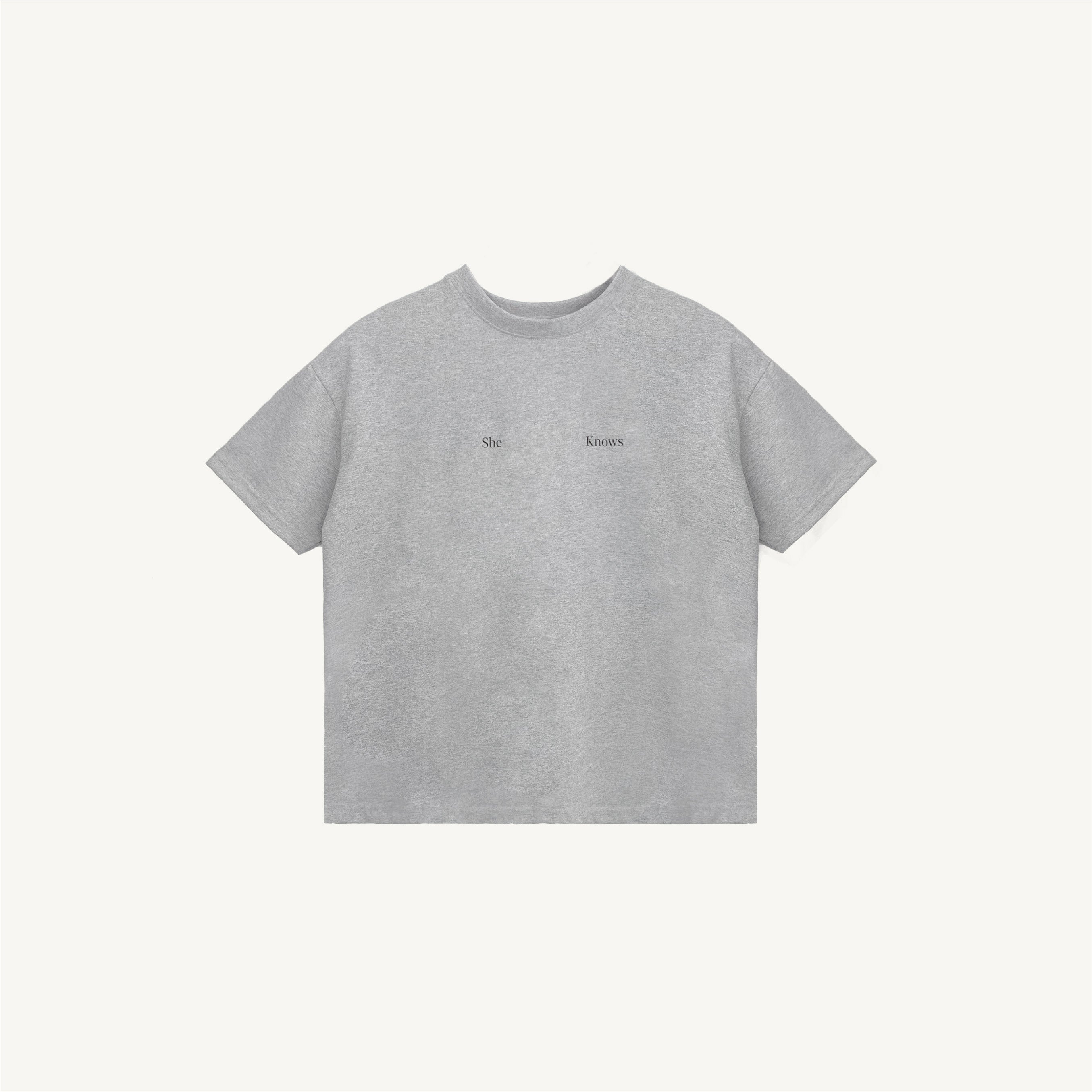 SHE KNOWS - Oversized Logo T-Shirt